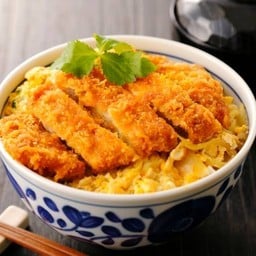 ข้าวหน้าหมูทอดอบไข่