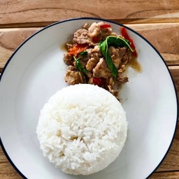 ข้าวราดกะเพราหมูชิ้น