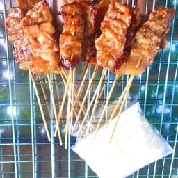 หมู 15 ไม้ ข้าวเหนียว 1 ห่อ