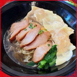 บะหมี่เกี้ยวรวมน้ำหมูแดง-LM (เกี้ยวกุ้ง หมู ปลา) LM