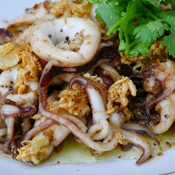 N38 Stir Fried Squid with Garlic and Black Pepper 蒜黑椒炒鱿鱼
