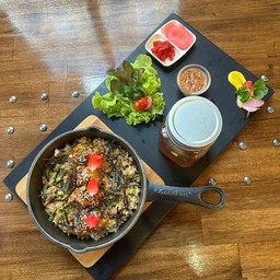 ข้าวผัดกระเทียม หอยนางรมเกาหลีทอดกรอบ ซุปคอมบุยูซุ