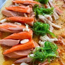 พิซซ่ายำสาหร่ายปูอัดไส้กรอกชีสยืด