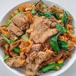 ผัดซีอิ๊วเส้นใหญ่หมู