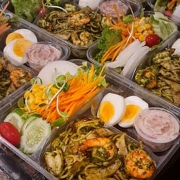 ชุด-สปาเก็ตตี้เพสโต้กุ้ง ยำทูน่า และไข่ต้ม