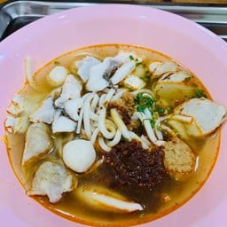 ก๋วยเตี่ยวเส้นปลาลูกชิ้นปลารวม+เนื้อปลา