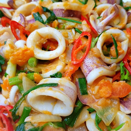 N39 Stir-fried squid with salted eggs 咸蛋炒鱿鱼