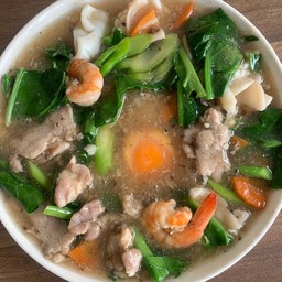ก๋วยเตี๋ยวสวนหน้าบ้าน