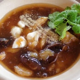 กระเพาะปลานํ้าแดงเนื้อปู