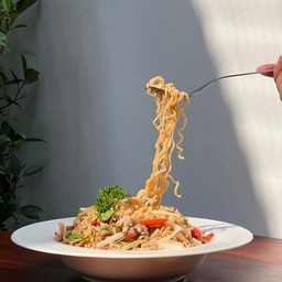 ยำมาม่าหมูสับ