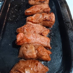 ลิ้นเนื้อกระทะร้อน