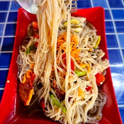 ตำขนมจีนปูปลาร้า