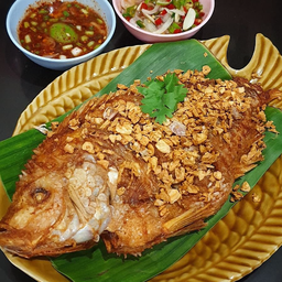 N25 Fried carp with fish sauce, fried with garlic 鱼露蒜蓉炒配鱼
