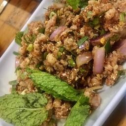 ข้าวลาบหมู,ไข่ต้ม