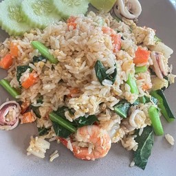 ข้าวผัดปลาหมึกไข่