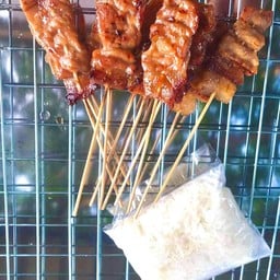 หมู 10 ไม้ ข้าวเหนียว 1 ห่อ