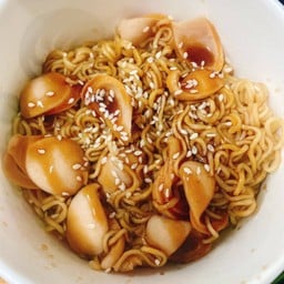 เส้นบะหมี่ผัดซอสเทอริยากิ