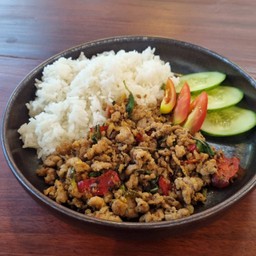 กะเพราราดข้าว