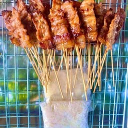 หมู 50 ไม้ ข้าวเหนียว 4 ห่อ