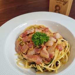 สปาเกตตี้ผัดพริกแห้งเบคอน