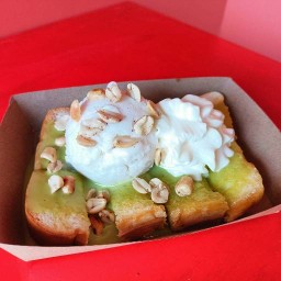 ไก่ทอดหม้อ หมูปิ้งโบราณ ปังปิ้ง นมสด  by Wannii วาฬนิ cafe 🐳