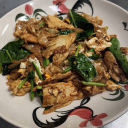 ผัดซีอิ้วหมู /ไก่