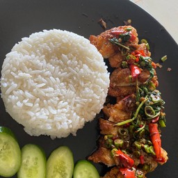 ข้าวกระเพราไก่กรอบ