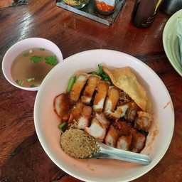 บะหมี่แห้งมู๋แดง-มู๋กรอบ