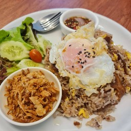 ข้าวผัดไข่เบค่อน ไข่ดาว หอมเจียว