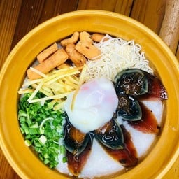 โจ๊กพิเศษไข่เยี่ยวม้า+ไข่ลวก