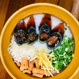 หมูล้วนไข่เยี่ยวม้า