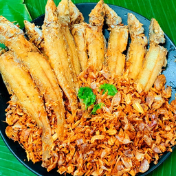 ปลาทรายทอดกระเทียม