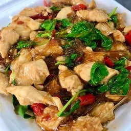 ข้าวกะเพราไก่วุ้นเส้น