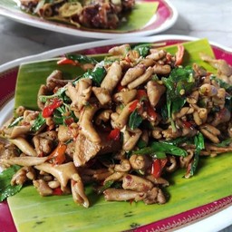 ผัดกระเพาเป็ดราดข้าว