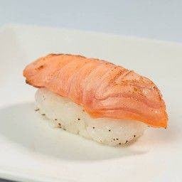 ซูชิ แซลมอนเบิร์น คำละ