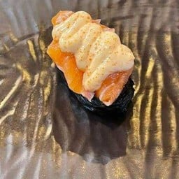 ซูชิ แซลมอนซอสไข่กุ้ง คำละ