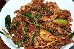 ผัดเผ็ดเนื้อ