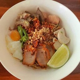 บะหมี่คลุกและน้ำเก๊กฮวย