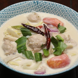 N105 Tom Kha with Bouncing Pork 椰奶高良姜汤煮弹力猪肉