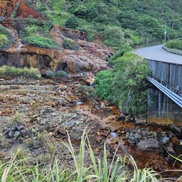 Golden Waterfall (黃金瀑布)