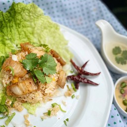 ข้าวผัดลาบหมูกรอบ