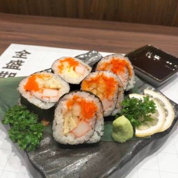 FUTO MAKI / ข้าวห่อสาหร่ายใส้รวม