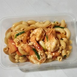 มักกะโรนีกุ้งซอสมะเขือเทศ