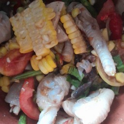 ส้มตำใก่ย่างเจ๊เป้าหน้าโรงแรมชิโน