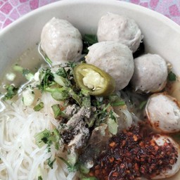 ก๋วยเตี๋ยวน้ำใสลูกชิ้นเนื้อล้วน