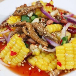 ยำข้าวโพดปลากรอบ