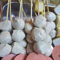 ลูกชิ้นหมูอู๊ดๆๆๆ