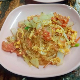 ผัดแหนมวุ้นเส้นใส่ไข่ กับข้าว