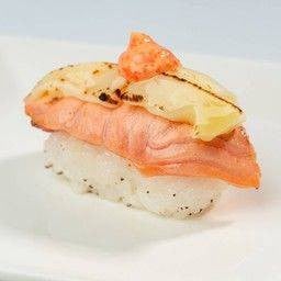 ซูชิ แซลมอนชีส คำละ