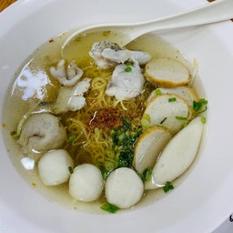 ก๋วยเตี๋ยวลูกชิ้นปลารวม+เนื้อปลา